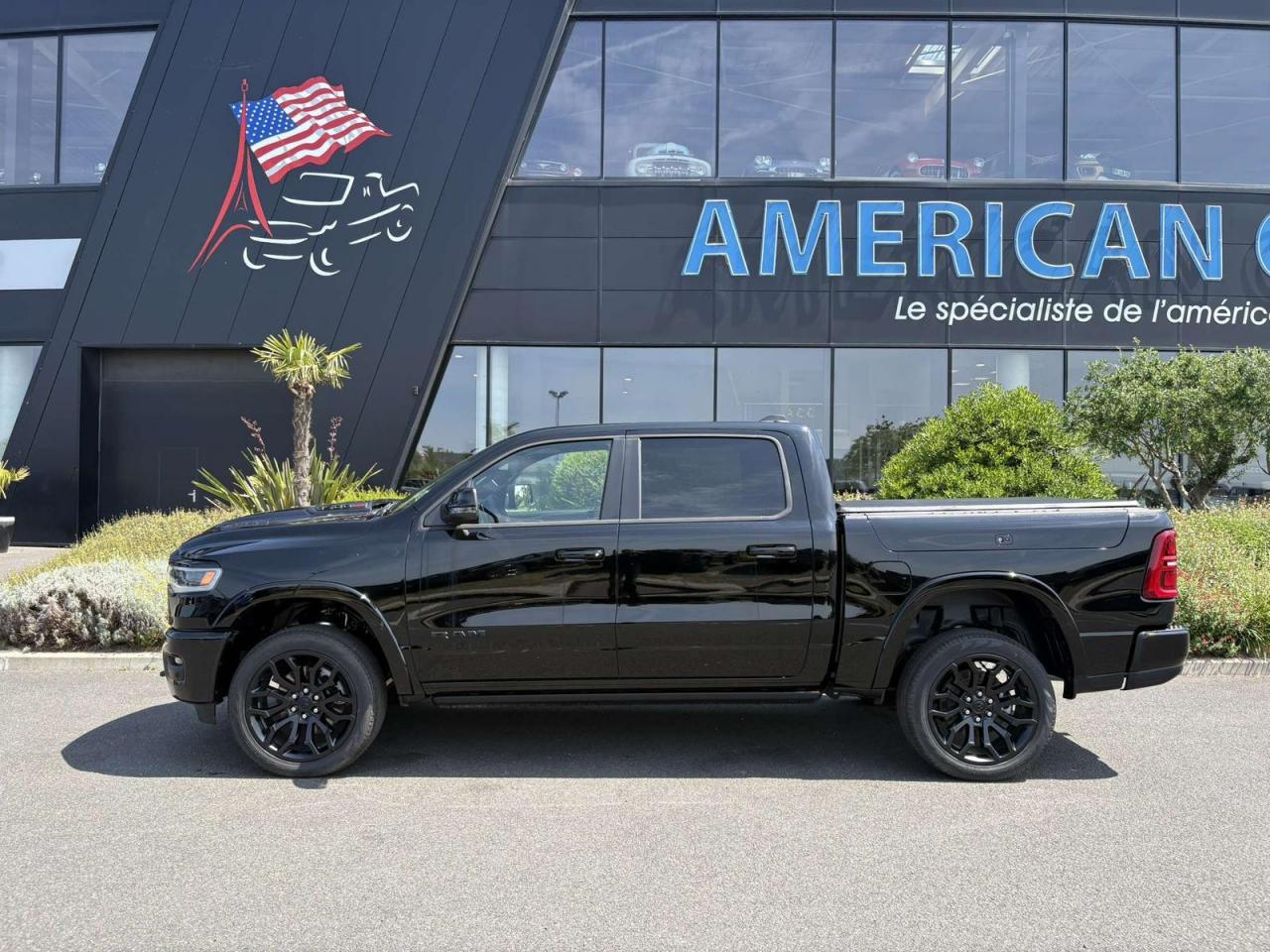 DODGE RAM 1500 CREW LIMITED NIGHT EDITION RAMBOX HAYON MULTI 2025