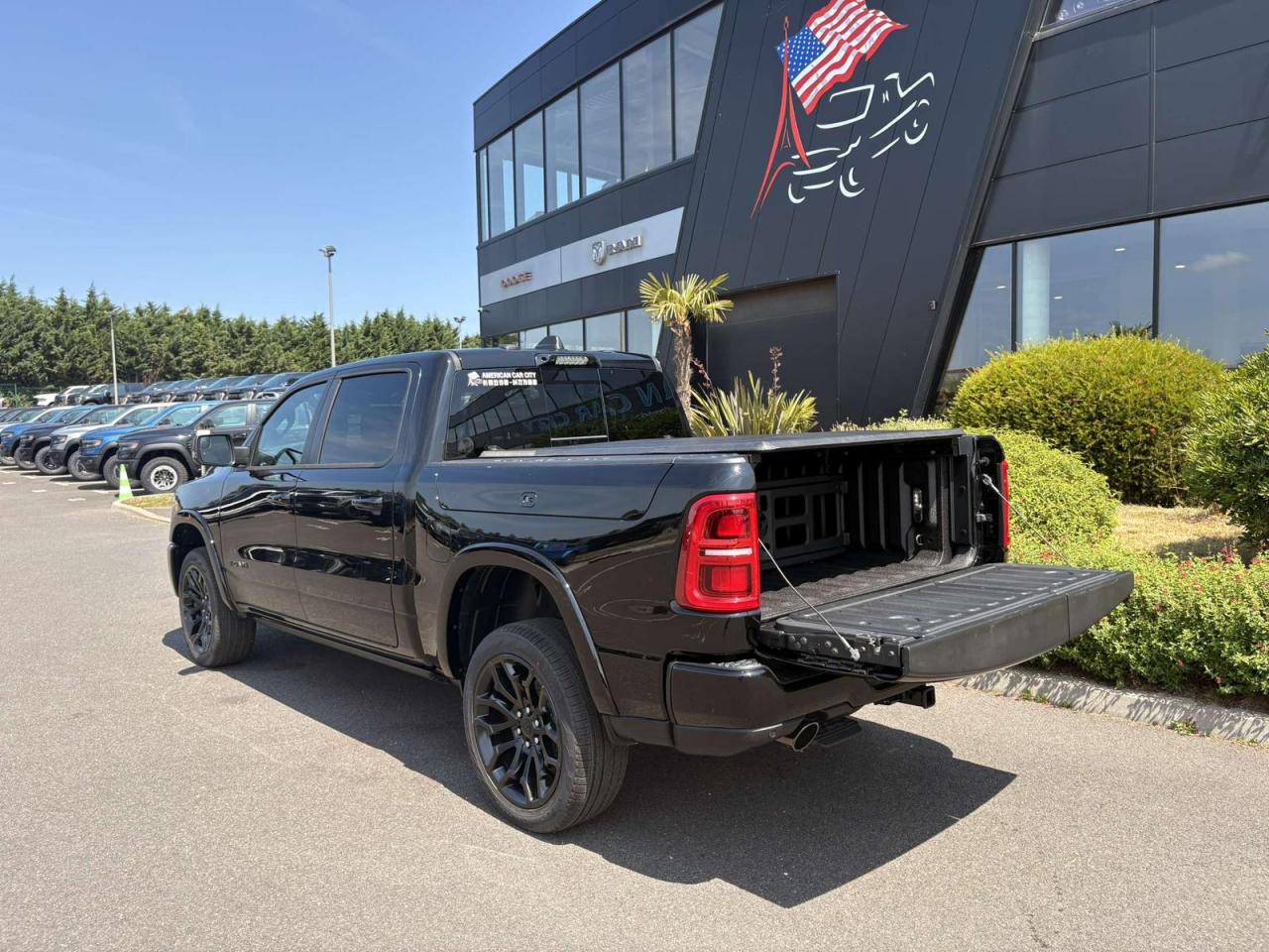 DODGE RAM 1500 CREW LIMITED NIGHT EDITION RAMBOX HAYON MULTI 2025