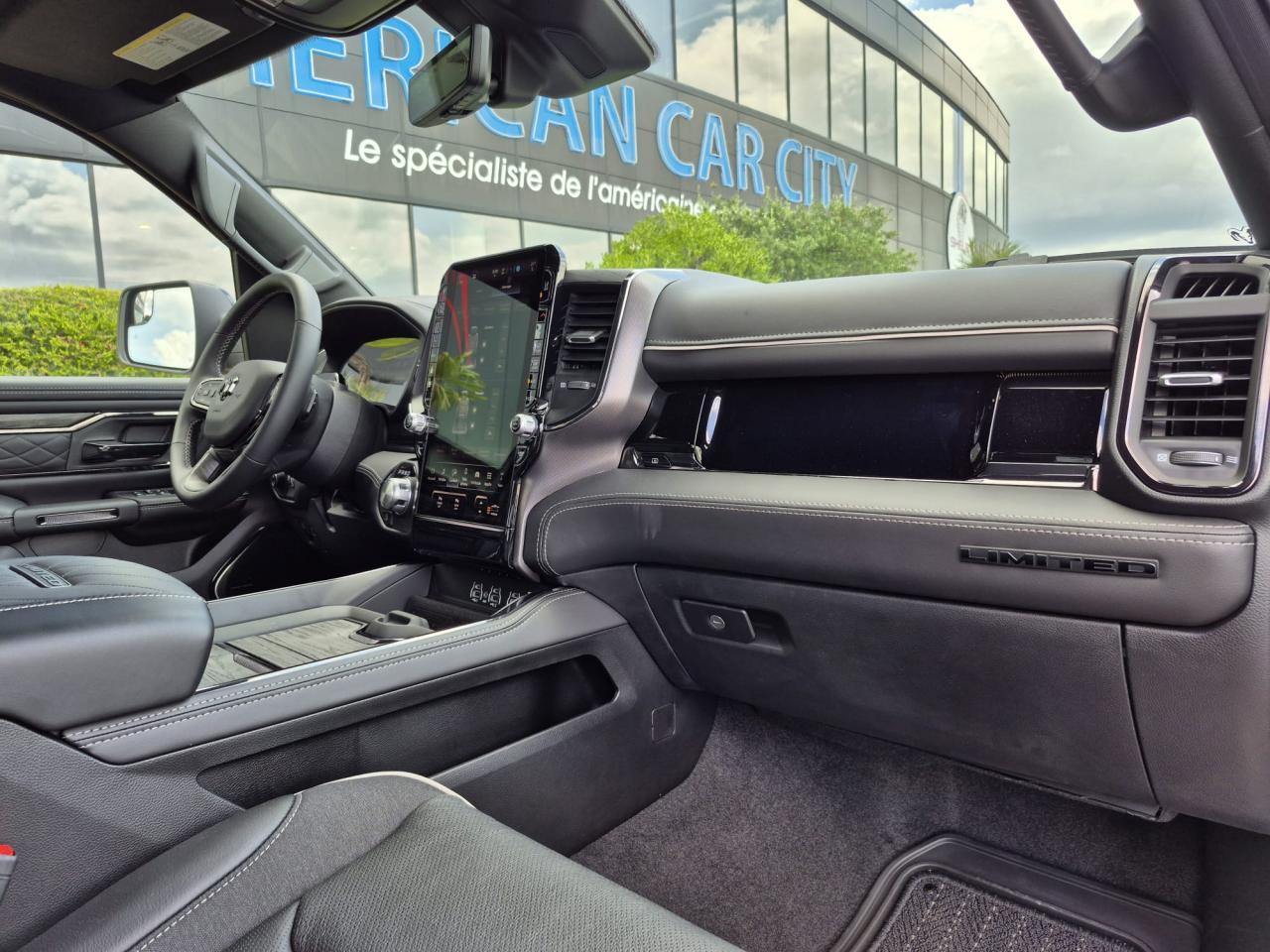 DODGE RAM 1500 CREW LIMITED NIGHT EDITION RAMBOX HAYON MULTI 2025