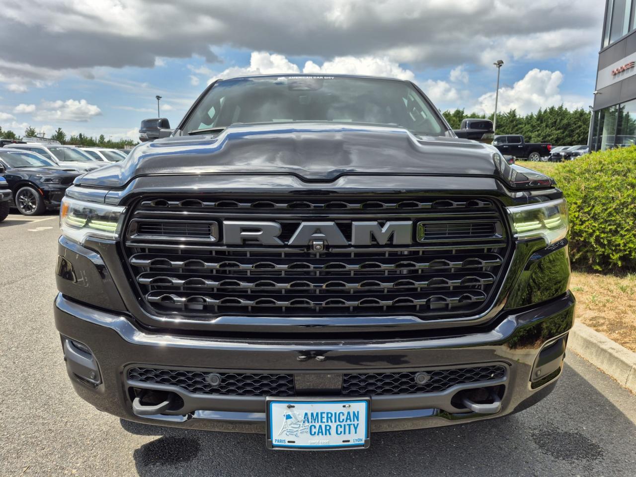DODGE RAM 1500 CREW LIMITED NIGHT EDITION RAMBOX HAYON MULTI 2025