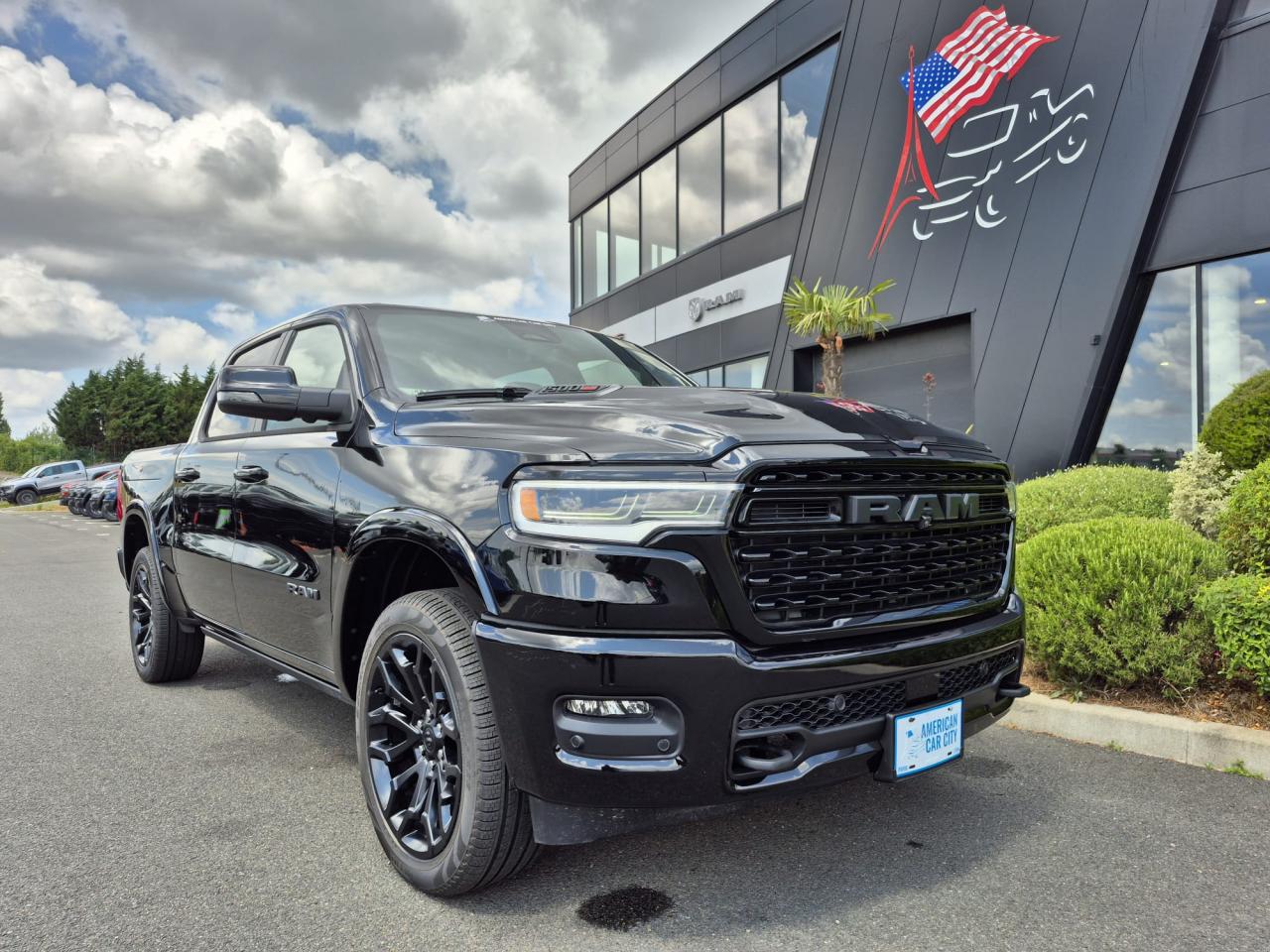 DODGE RAM 1500 CREW LIMITED NIGHT EDITION RAMBOX HAYON MULTI 2025