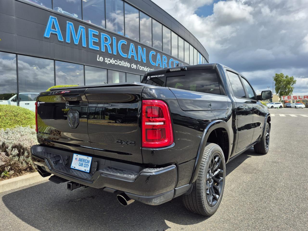 DODGE RAM 1500 CREW LIMITED NIGHT EDITION RAMBOX HAYON MULTI 2025