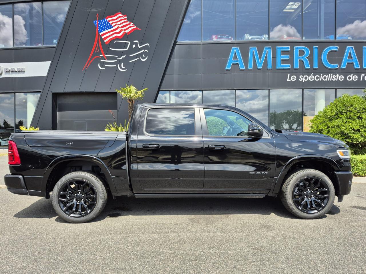 DODGE RAM 1500 CREW LIMITED NIGHT EDITION RAMBOX HAYON MULTI 2025