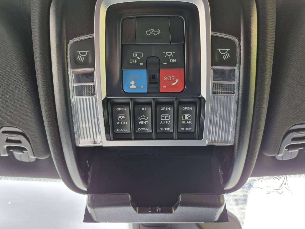 DODGE RAM 1500 CREW LIMITED NIGHT EDITION RAMBOX HAYON MULTI 2025