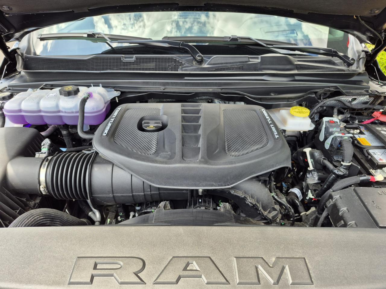 DODGE RAM 1500 CREW LIMITED NIGHT EDITION RAMBOX HAYON MULTI 2025