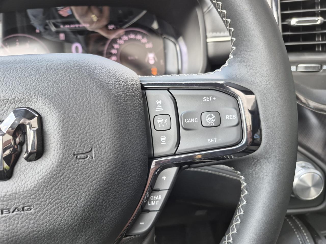 DODGE RAM 1500 CREW LIMITED NIGHT EDITION RAMBOX HAYON MULTI 2025
