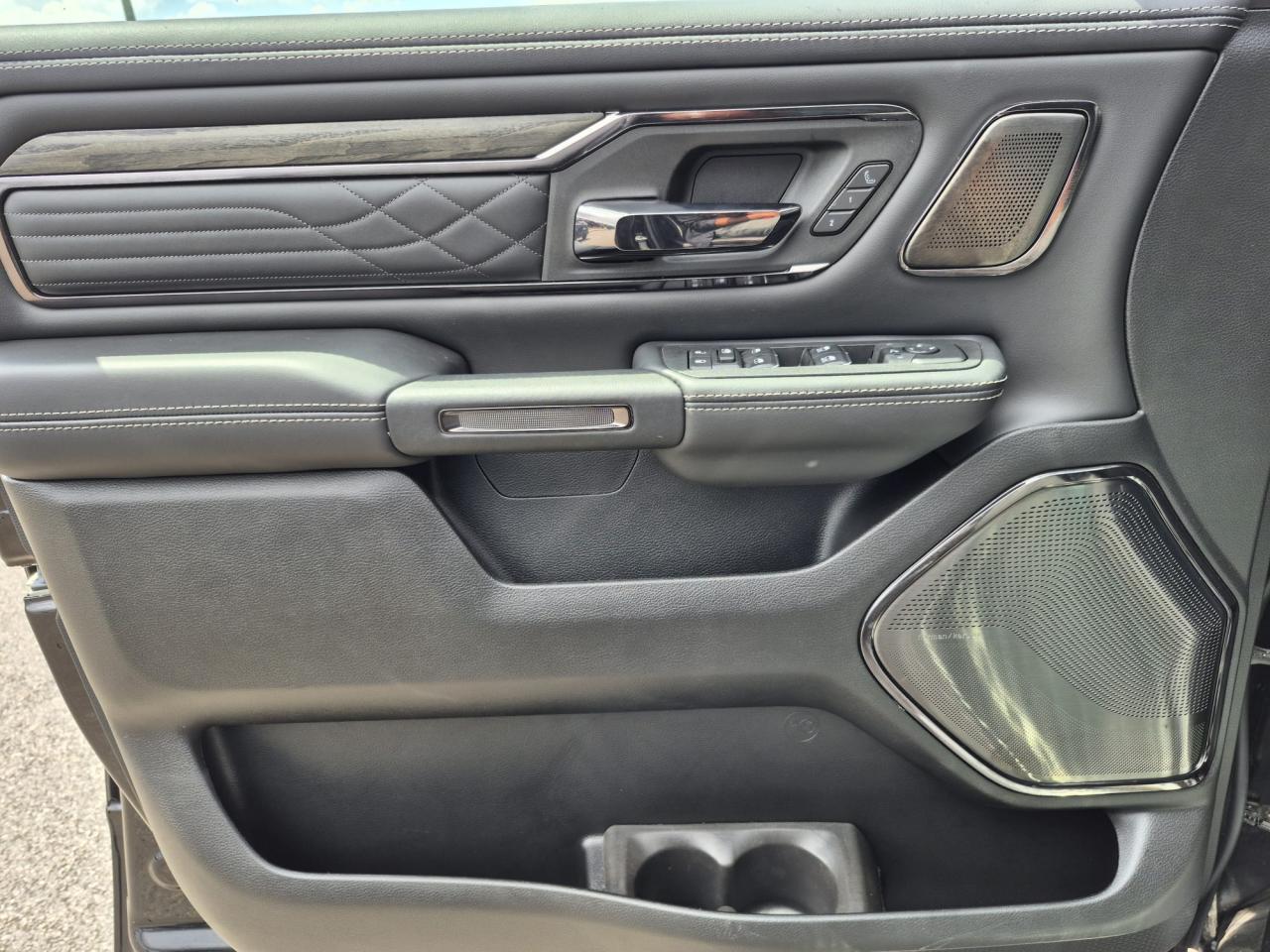 DODGE RAM 1500 CREW LIMITED NIGHT EDITION RAMBOX HAYON MULTI 2025