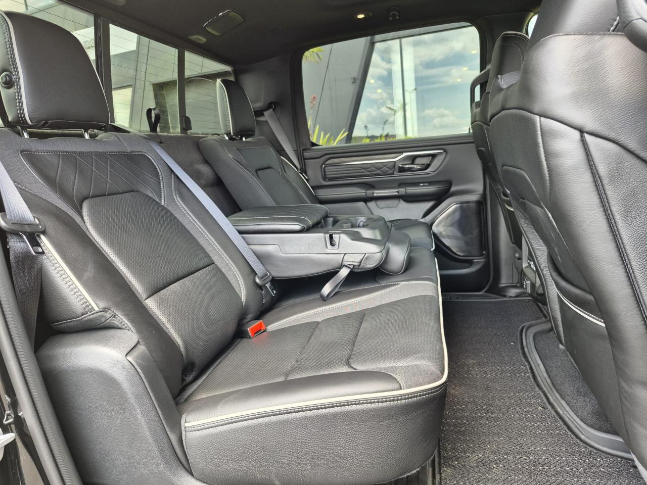 DODGE RAM 1500 CREW LIMITED NIGHT EDITION RAMBOX HAYON MULTI 2025