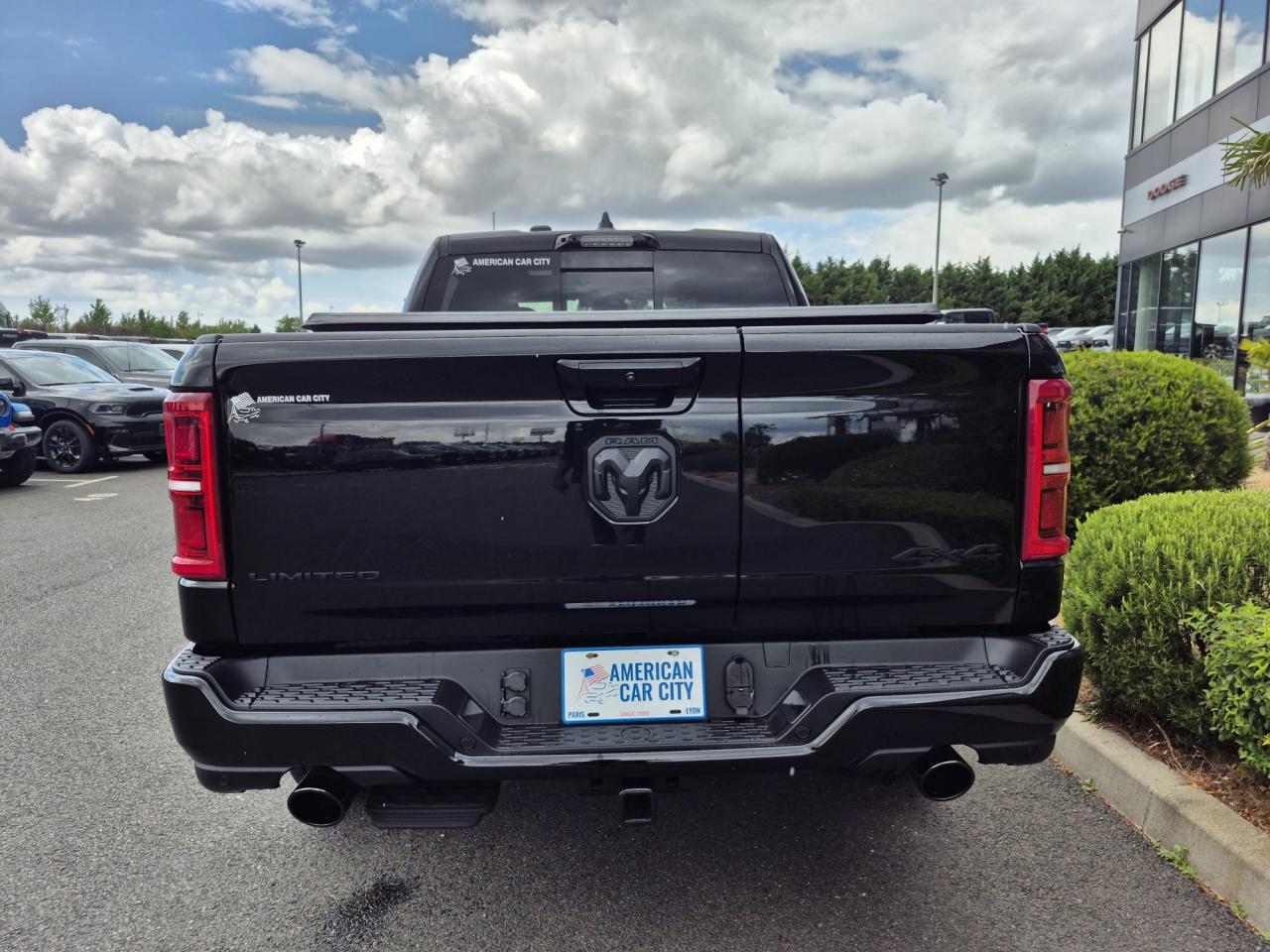 DODGE RAM 1500 CREW LIMITED NIGHT EDITION RAMBOX HAYON MULTI 2025