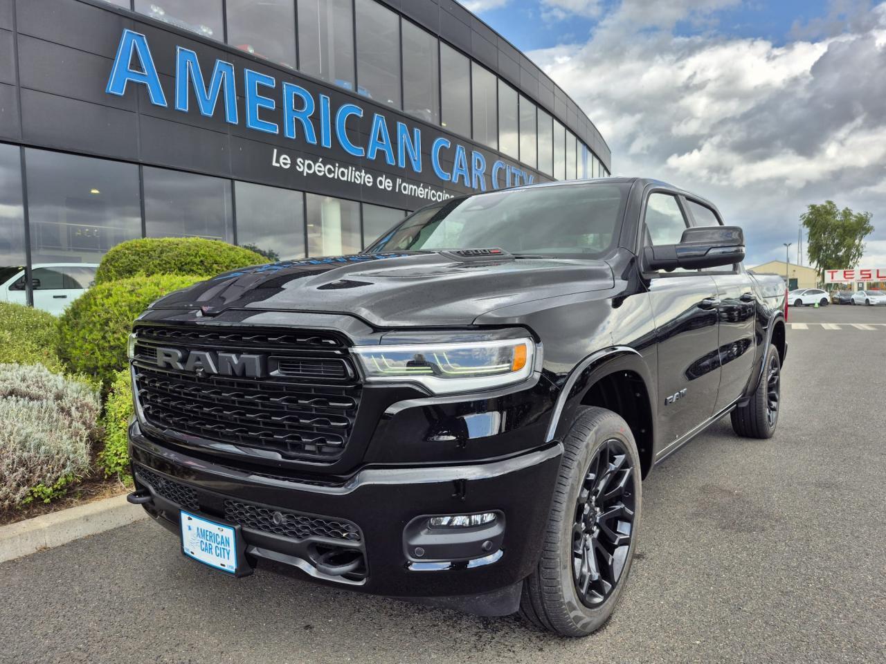 DODGE RAM 1500 CREW LIMITED NIGHT EDITION RAMBOX HAYON MULTI 2025