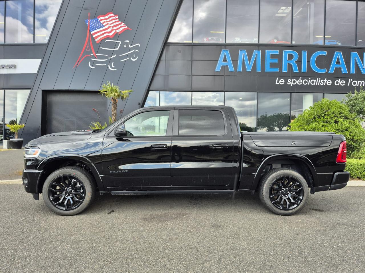 DODGE RAM 1500 CREW LIMITED NIGHT EDITION RAMBOX HAYON MULTI 2025