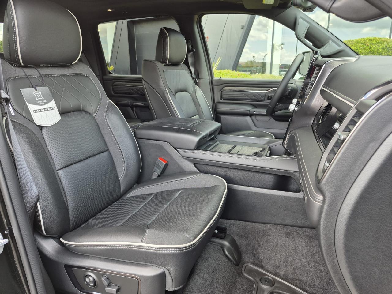 DODGE RAM 1500 CREW LIMITED NIGHT EDITION RAMBOX HAYON MULTI 2025