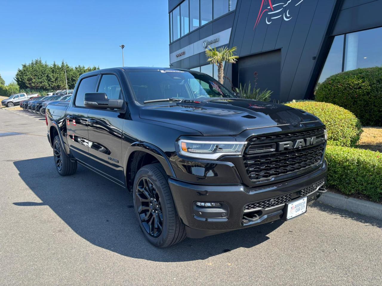 DODGE RAM 1500 CREW LIMITED NIGHT EDITION RAMBOX HAYON MULTI 2025