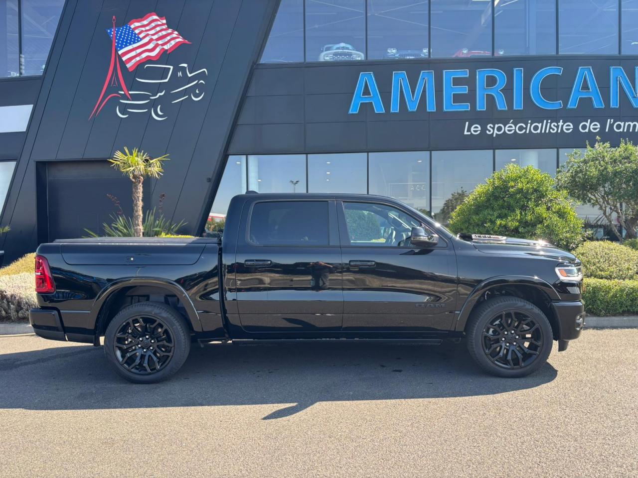 DODGE RAM 1500 CREW LIMITED NIGHT EDITION RAMBOX HAYON MULTI 2025