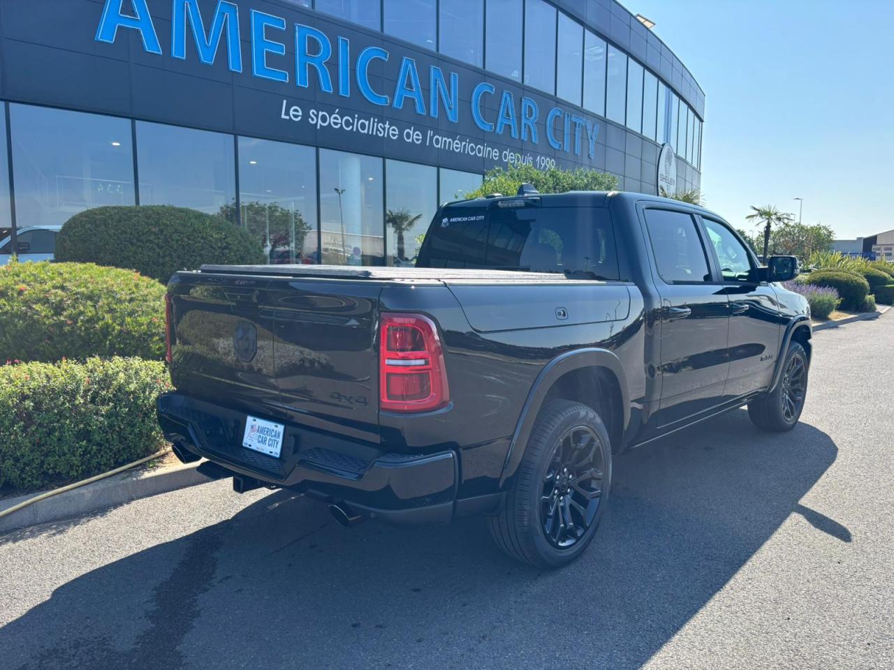 DODGE RAM 1500 CREW LIMITED NIGHT EDITION RAMBOX HAYON MULTI 2025