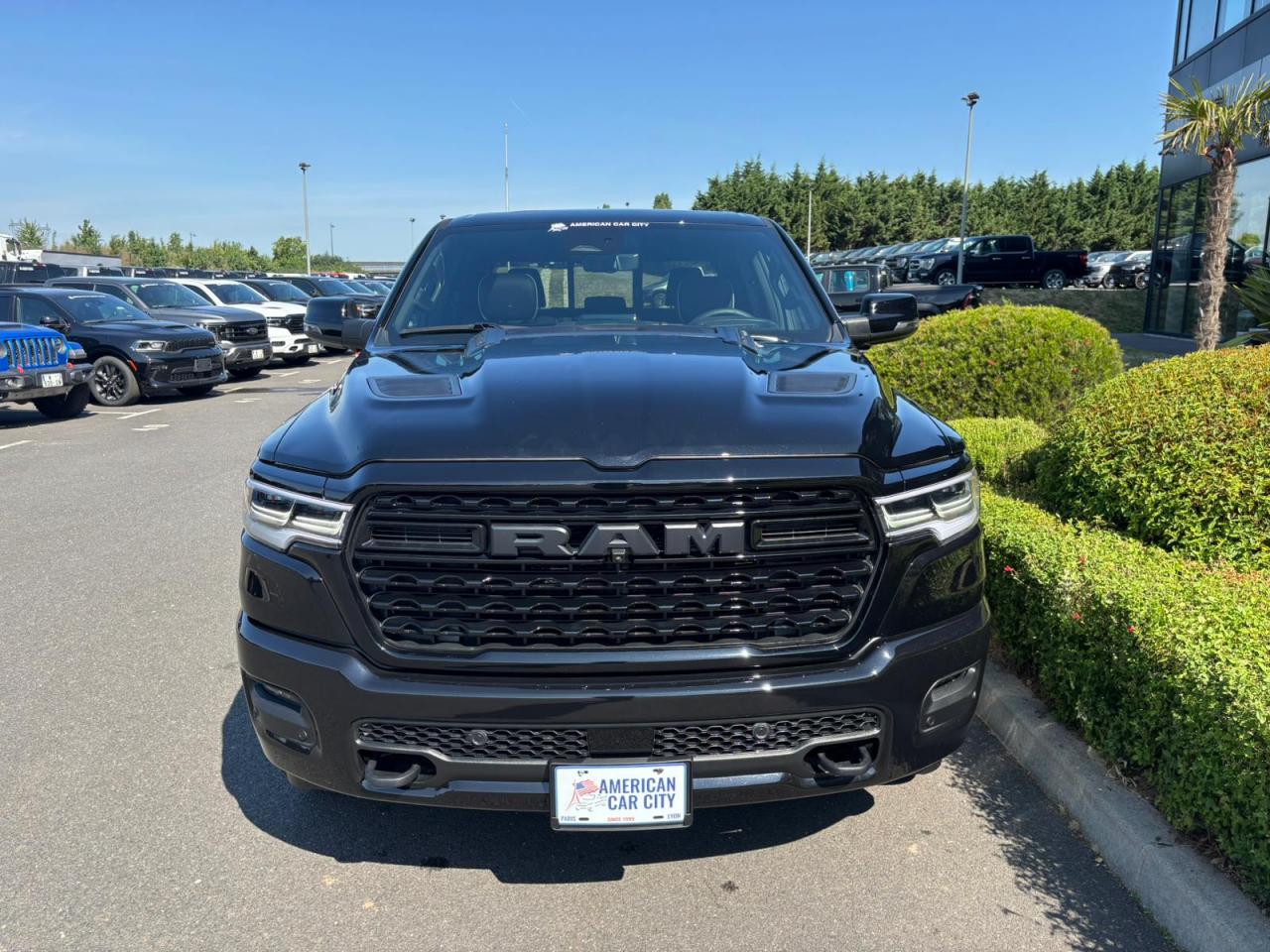DODGE RAM 1500 CREW LIMITED NIGHT EDITION RAMBOX HAYON MULTI 2025