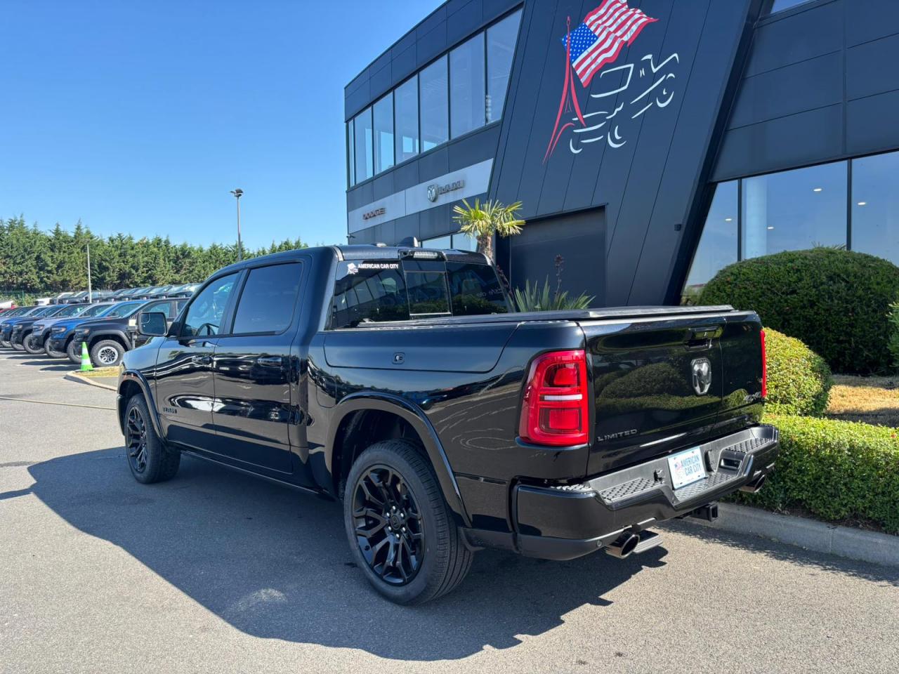 DODGE RAM 1500 CREW LIMITED NIGHT EDITION RAMBOX HAYON MULTI 2025