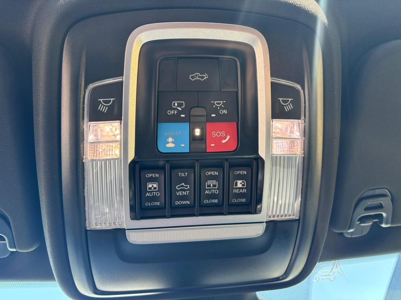 DODGE RAM 1500 CREW LIMITED NIGHT EDITION RAMBOX HAYON MULTI 2025