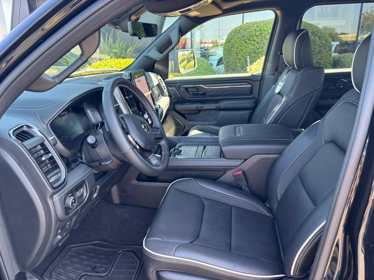 DODGE RAM 1500 CREW LIMITED NIGHT EDITION RAMBOX HAYON MULTI 2025