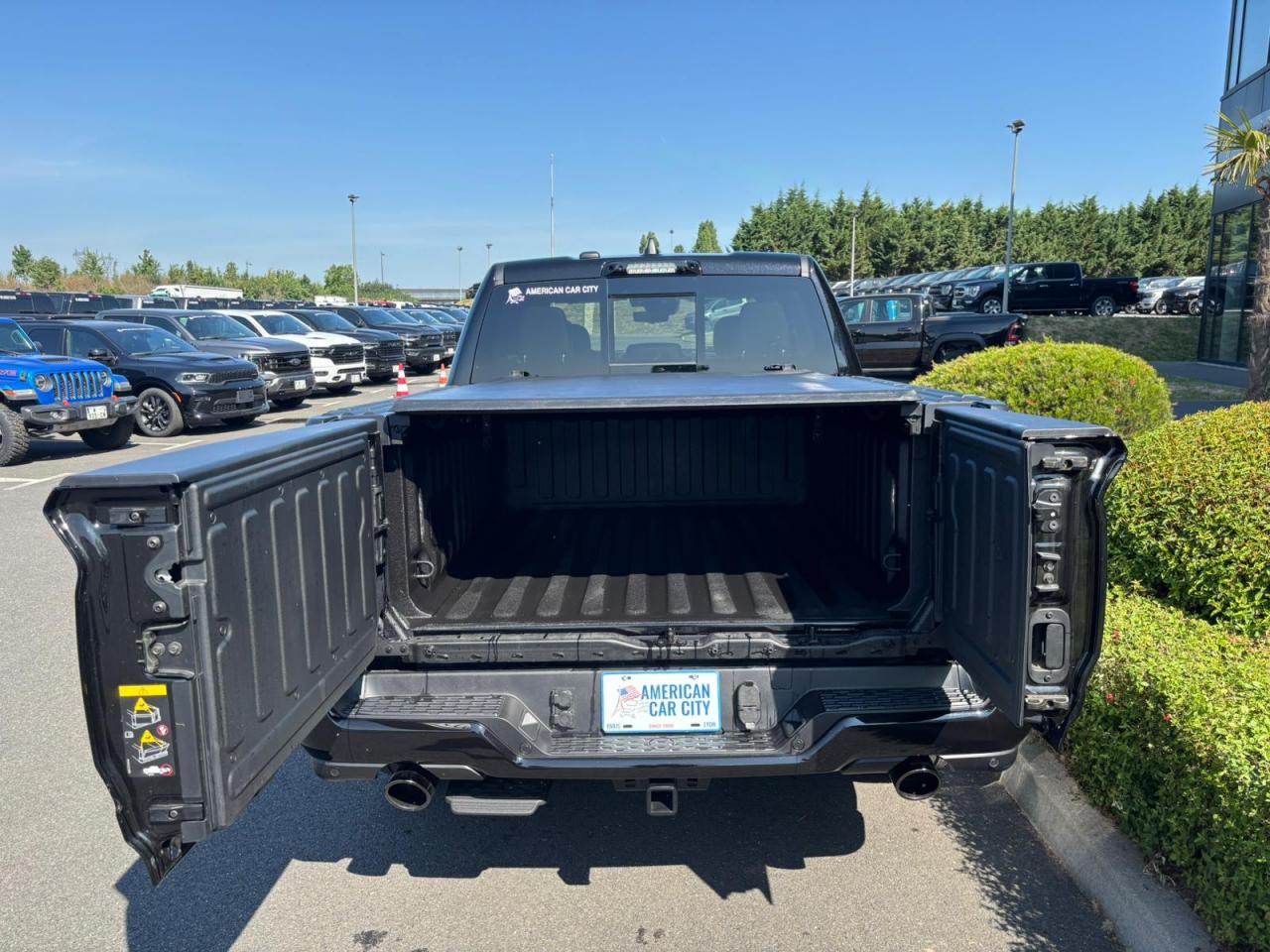 DODGE RAM 1500 CREW LIMITED NIGHT EDITION RAMBOX HAYON MULTI 2025