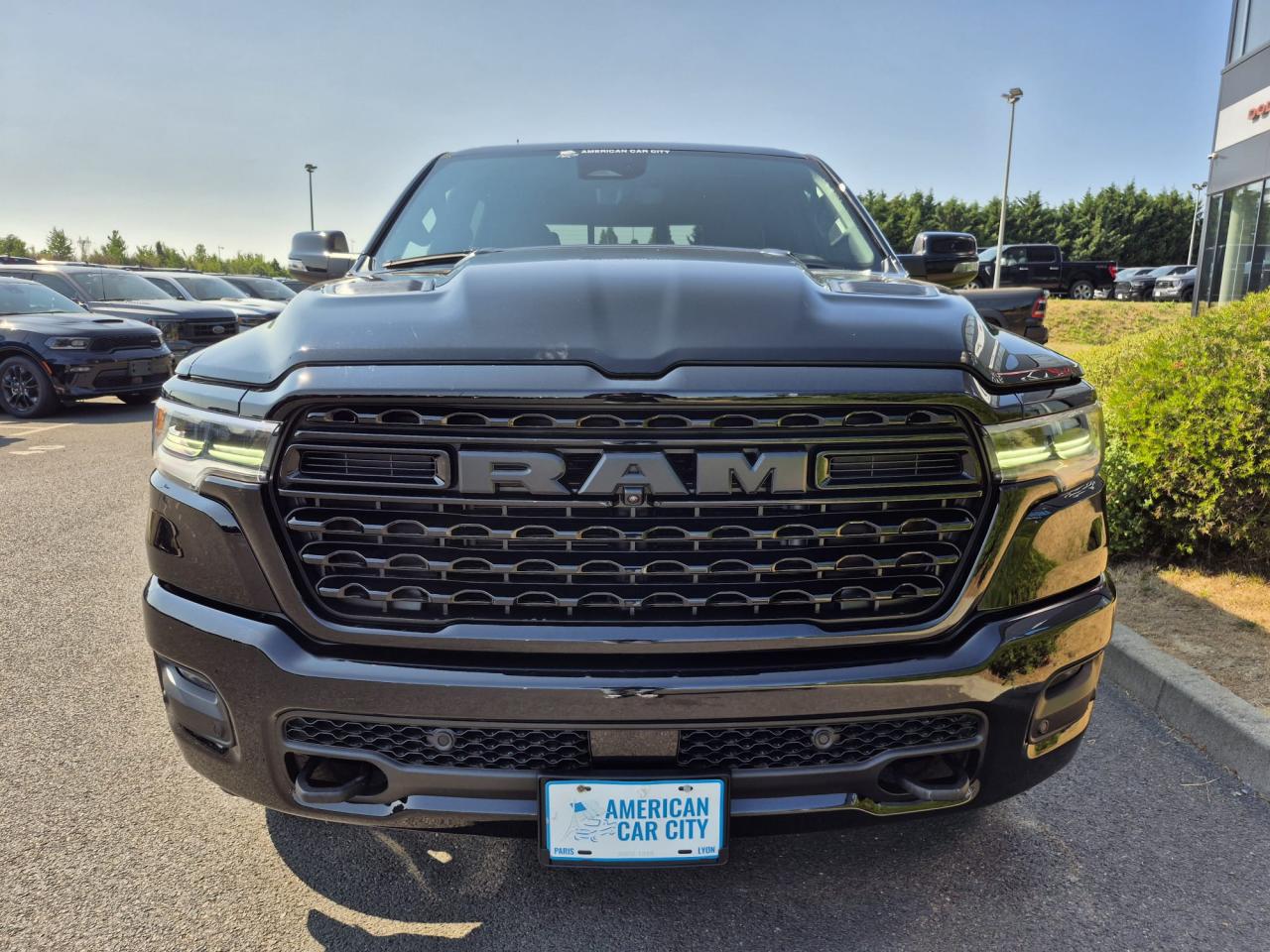 DODGE RAM 1500 CREW LIMITED NIGHT EDITION RAMBOX HAYON MULTI 2025