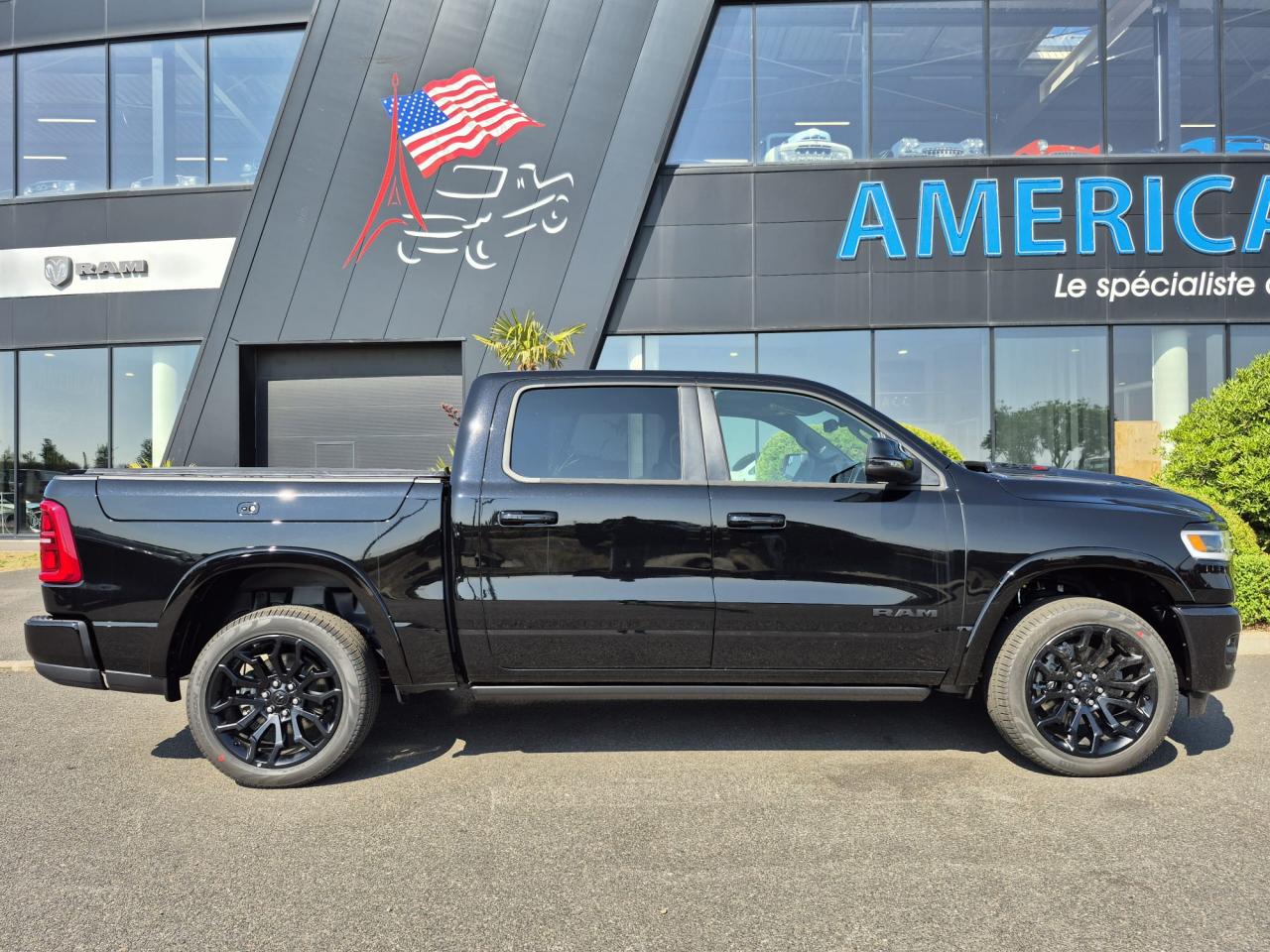 DODGE RAM 1500 CREW LIMITED NIGHT EDITION RAMBOX HAYON MULTI 2025