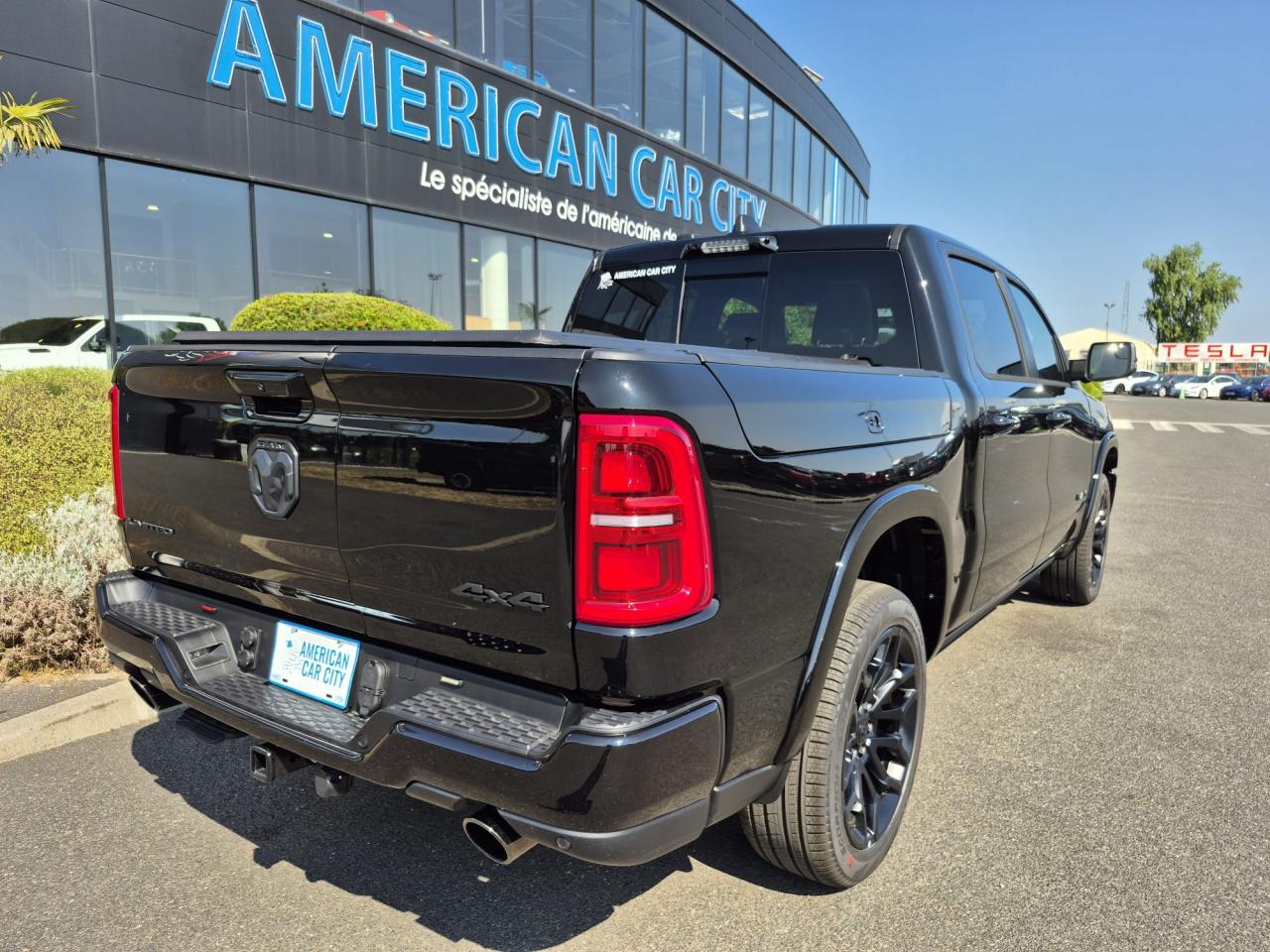 DODGE RAM 1500 CREW LIMITED NIGHT EDITION RAMBOX HAYON MULTI 2025
