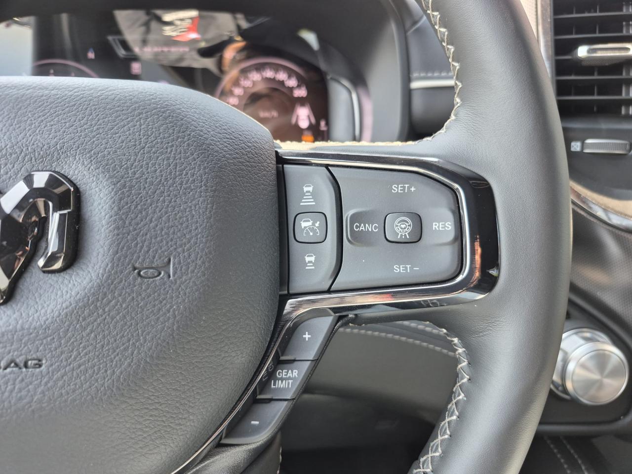 DODGE RAM 1500 CREW LIMITED NIGHT EDITION RAMBOX HAYON MULTI 2025