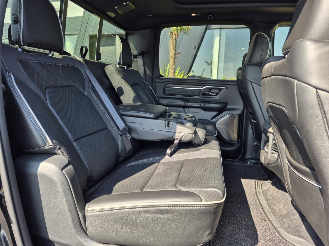 DODGE RAM 1500 CREW LIMITED NIGHT EDITION RAMBOX HAYON MULTI 2025