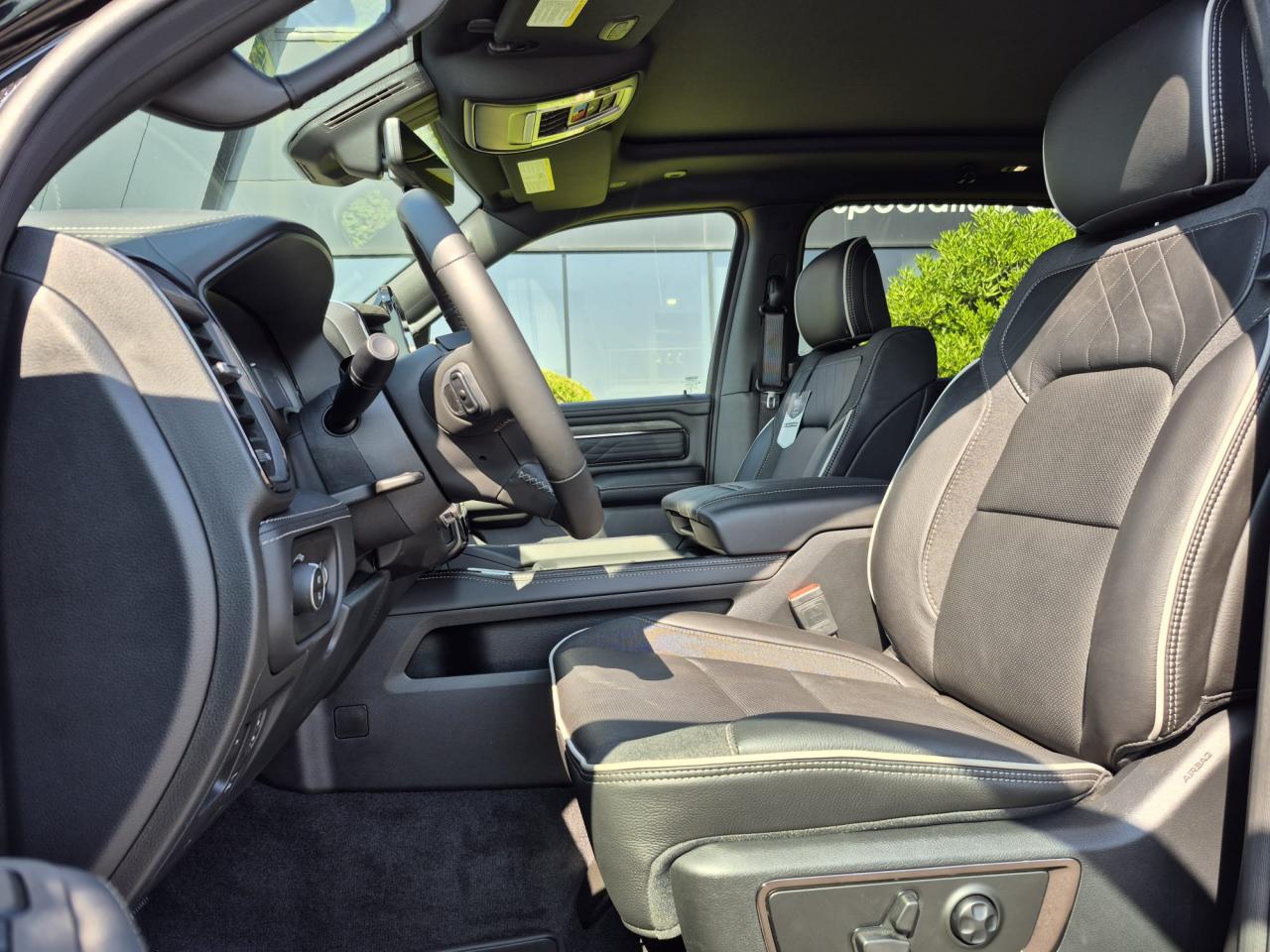 DODGE RAM 1500 CREW LIMITED NIGHT EDITION RAMBOX HAYON MULTI 2025