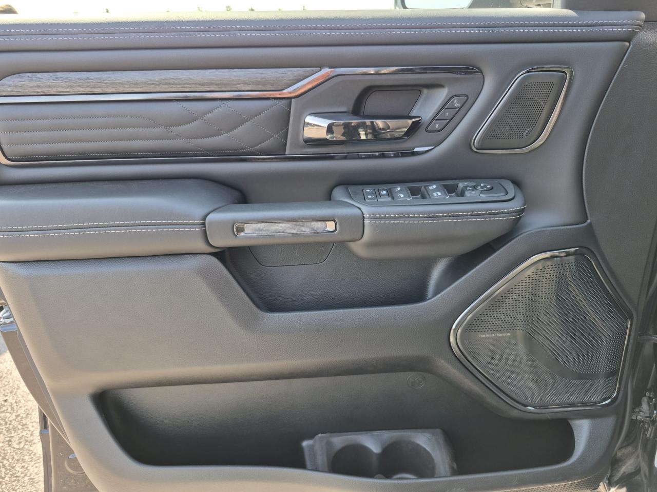 DODGE RAM 1500 CREW LIMITED NIGHT EDITION RAMBOX HAYON MULTI 2025