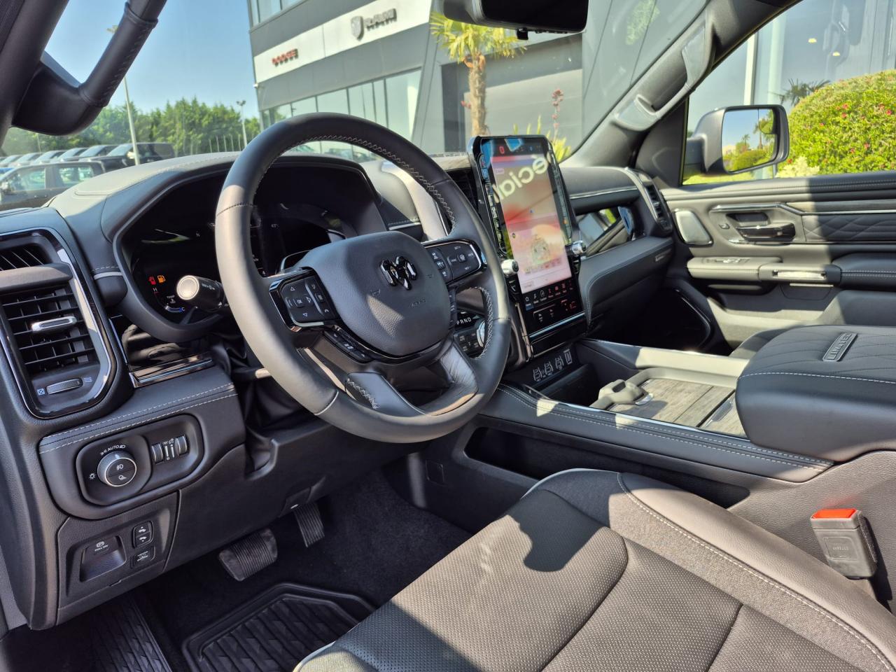 DODGE RAM 1500 CREW LIMITED NIGHT EDITION RAMBOX HAYON MULTI 2025