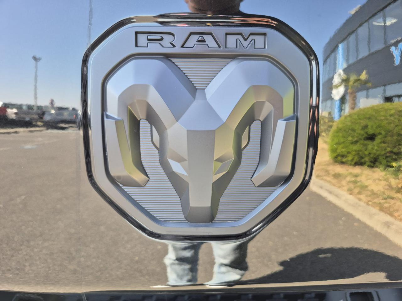 DODGE RAM 1500 CREW LIMITED NIGHT EDITION RAMBOX HAYON MULTI 2025