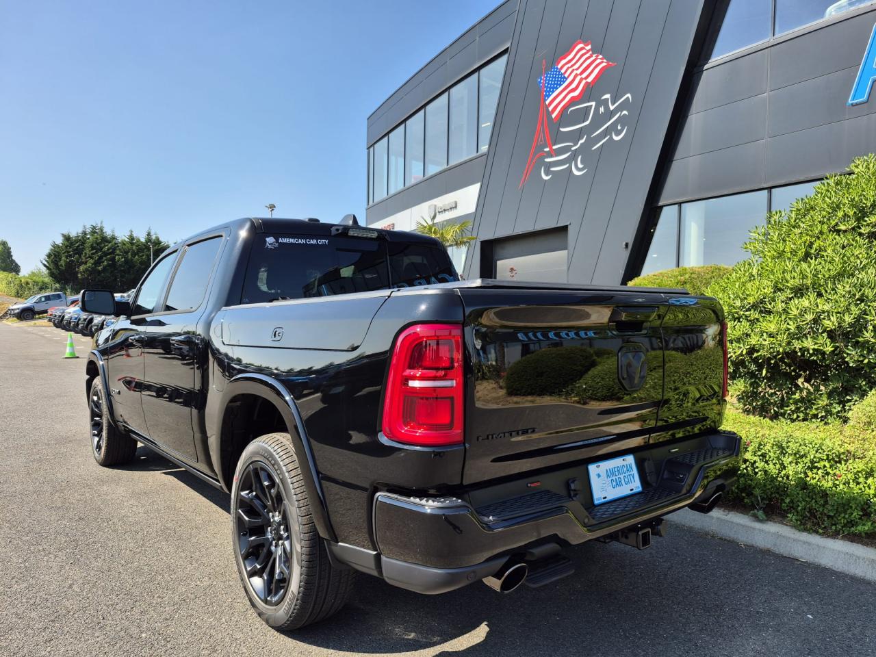 DODGE RAM 1500 CREW LIMITED NIGHT EDITION RAMBOX HAYON MULTI 2025