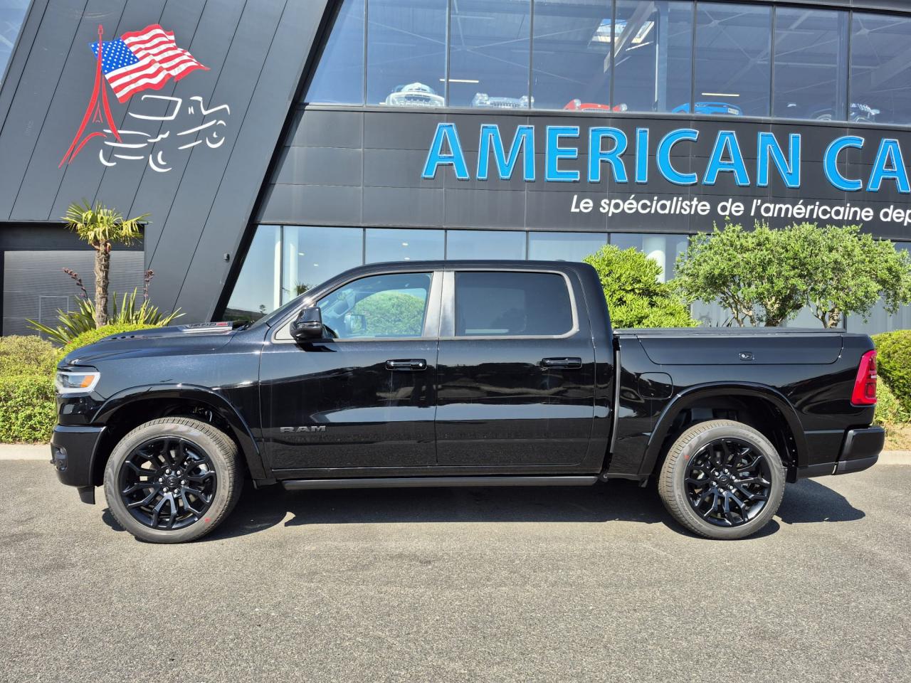 DODGE RAM 1500 CREW LIMITED NIGHT EDITION RAMBOX HAYON MULTI 2025