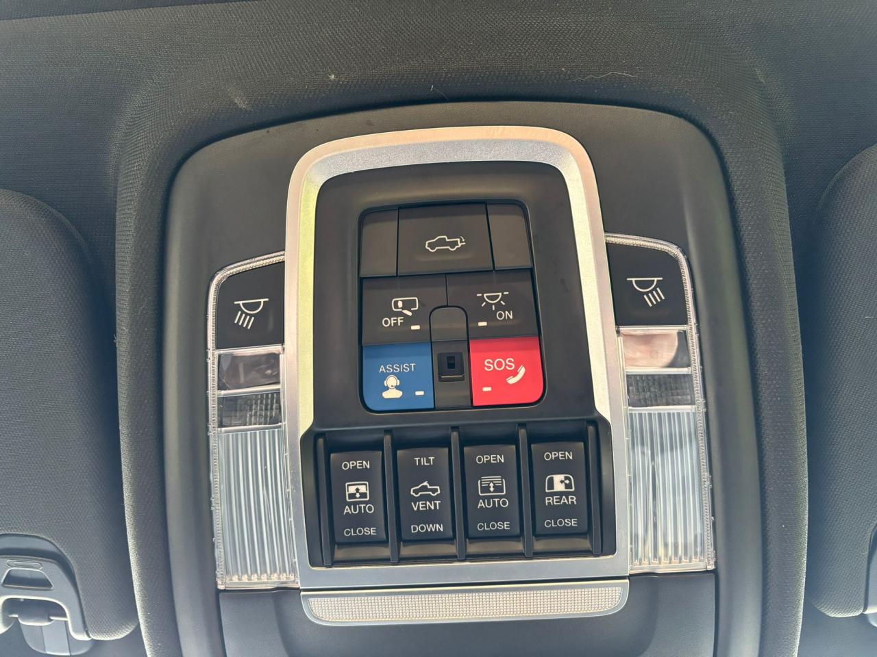 DODGE RAM 1500 CREW SPORT NIGHT EDITION HAYON MULTI