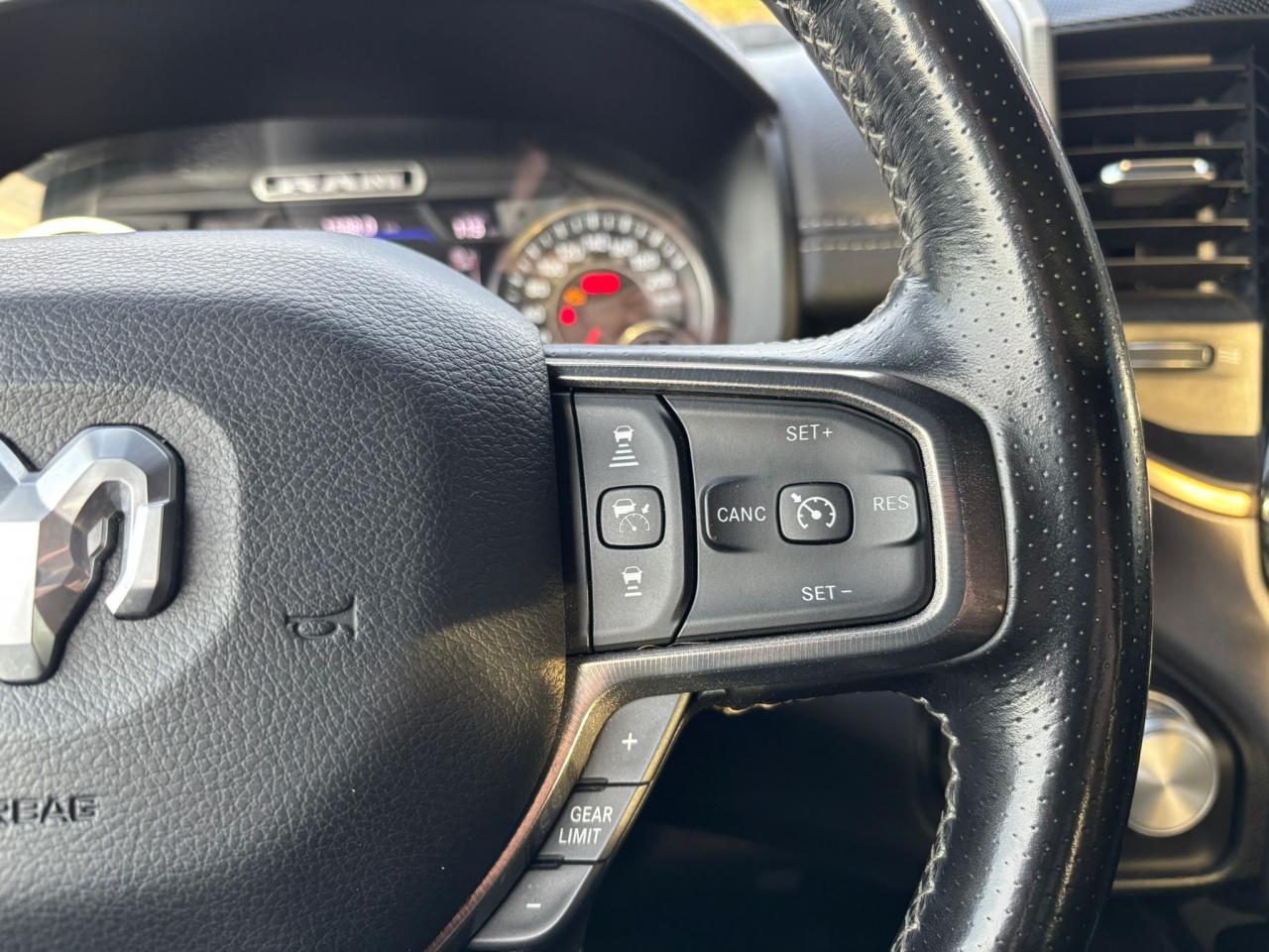 DODGE RAM 1500 CREW SPORT NIGHT EDITION HAYON MULTI