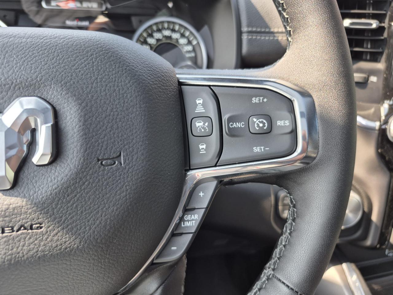 DODGE RAM 1500 CREW LARAMIE SPORT 4x4 2025