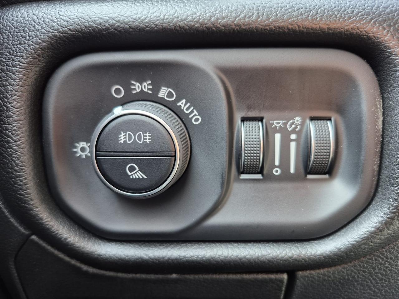 DODGE RAM 1500 CREW LARAMIE SPORT 4x4 2025