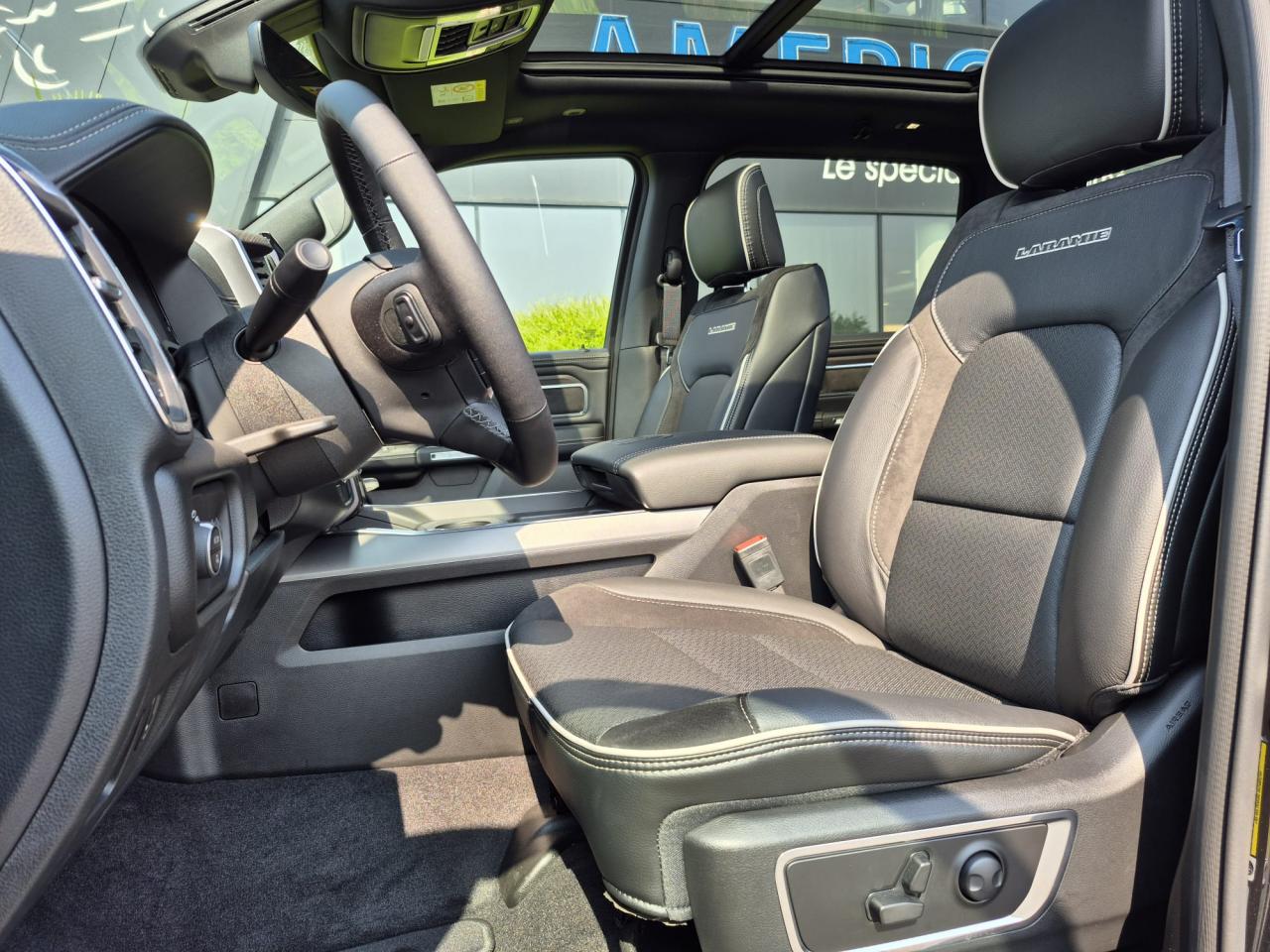 DODGE RAM 1500 CREW LARAMIE SPORT 4x4 2025