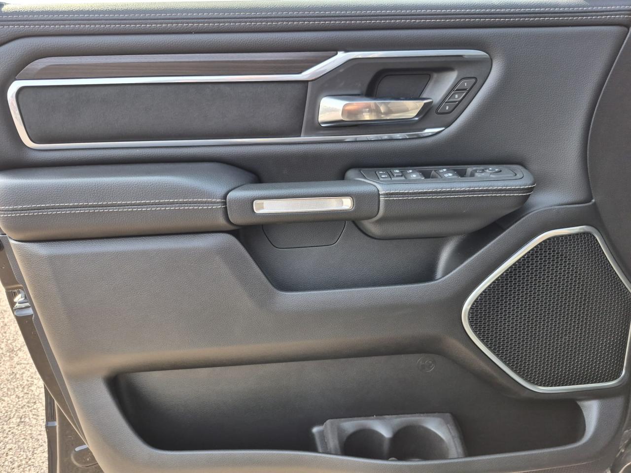 DODGE RAM 1500 CREW LARAMIE SPORT 4x4 2025