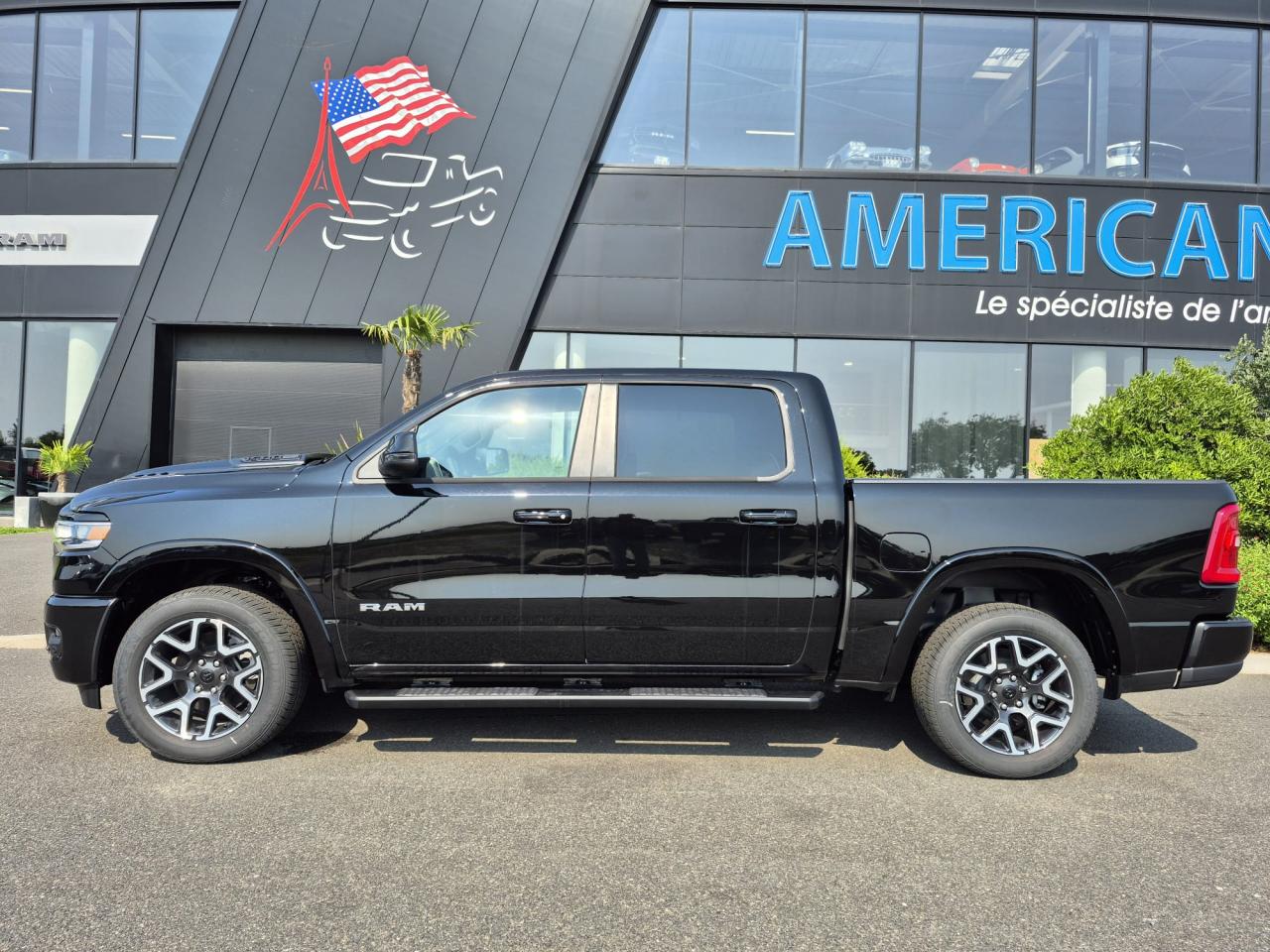 DODGE RAM 1500 CREW LARAMIE SPORT 4x4 2025