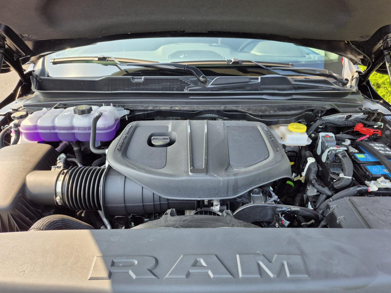 DODGE RAM 1500 CREW LARAMIE SPORT 4x4 2025