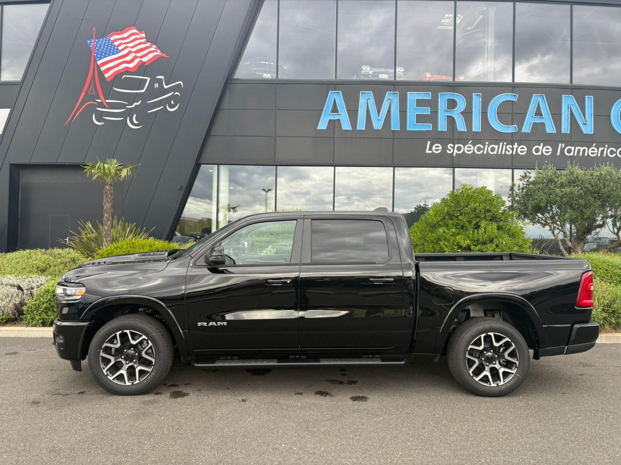 DODGE RAM 1500 CREW LARAMIE SPORT 4x4 2025