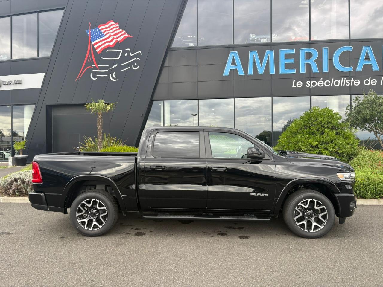 DODGE RAM 1500 CREW LARAMIE SPORT 4x4 2025