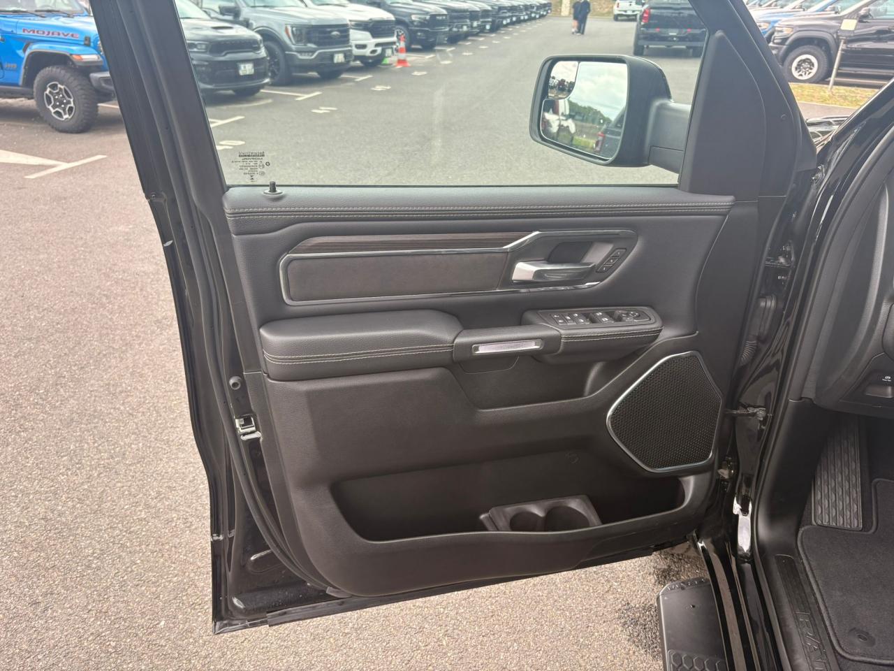 DODGE RAM 1500 CREW LARAMIE SPORT 4x4 2025