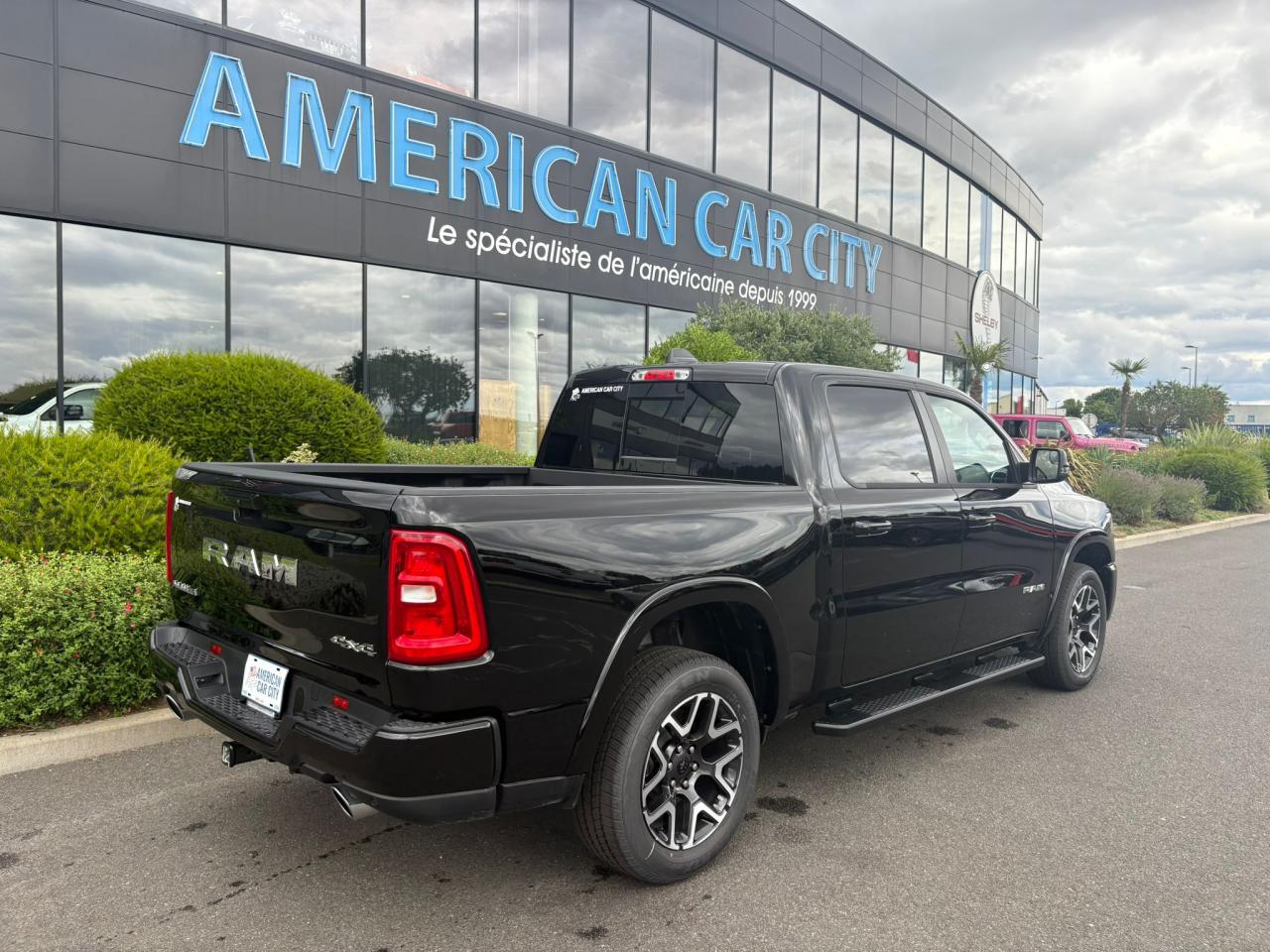 DODGE RAM 1500 CREW LARAMIE SPORT 4x4 2025
