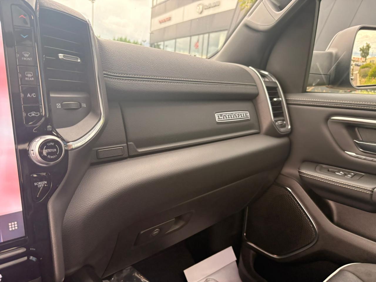 DODGE RAM 1500 CREW LARAMIE SPORT 4x4 2025