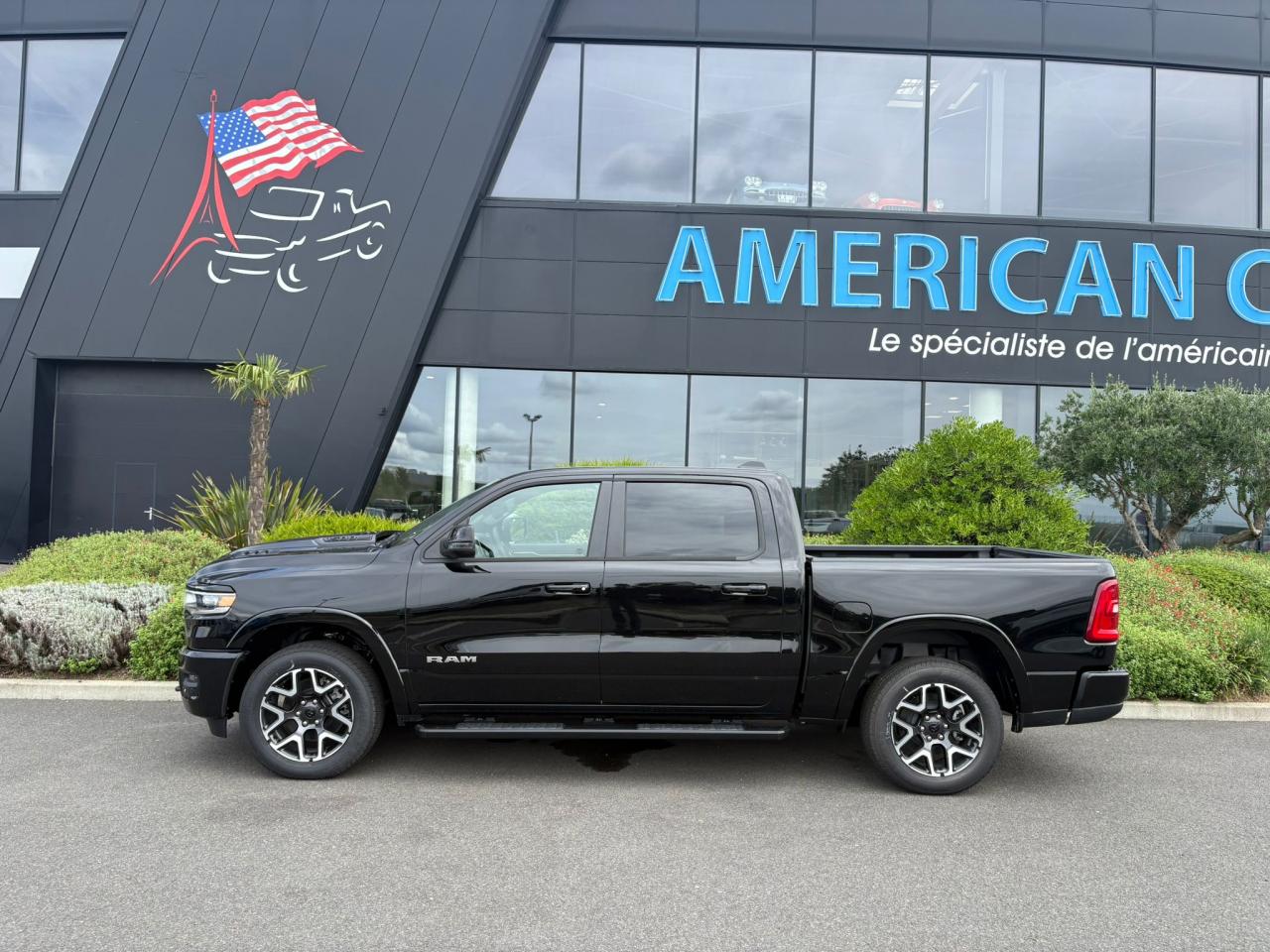 DODGE RAM 1500 CREW LARAMIE SPORT 4x4 2025
