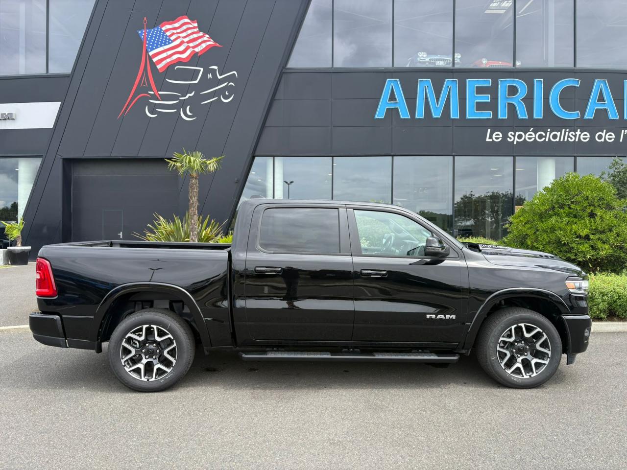 DODGE RAM 1500 CREW LARAMIE SPORT 4x4 2025